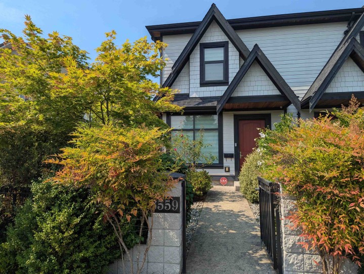Photo 3 at 8559 Montcalm Street, Marpole, Vancouver West