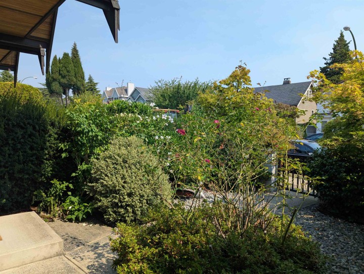 Photo 4 at 8559 Montcalm Street, Marpole, Vancouver West