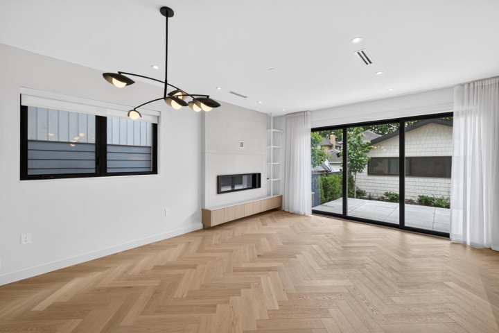 Photo 12 at 2 - 58 E 40th Avenue, Main, Vancouver East