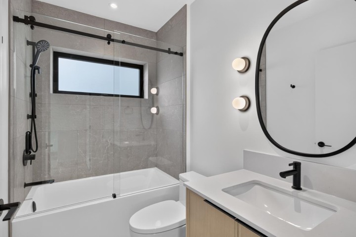 Photo 28 at 2 - 58 E 40th Avenue, Main, Vancouver East