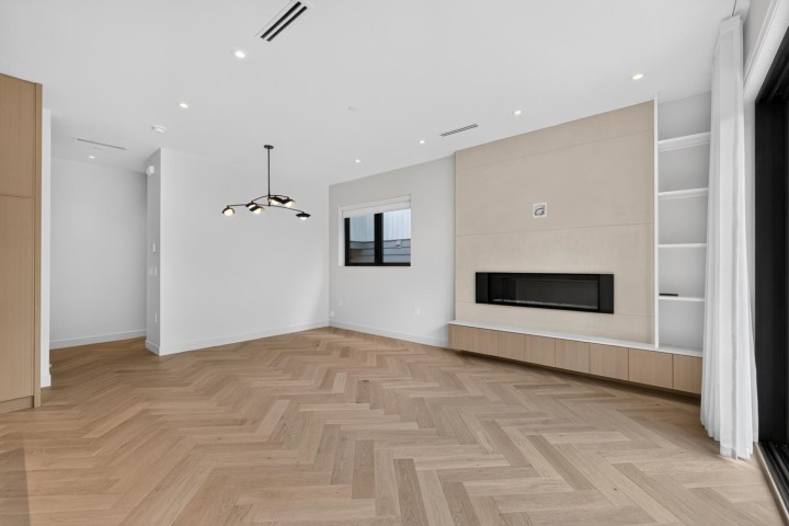 Photo 9 at 2 - 58 E 40th Avenue, Main, Vancouver East