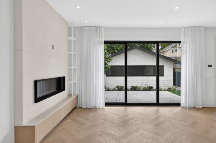 Photo 11 at 2 - 58 E 40th Avenue, Main, Vancouver East