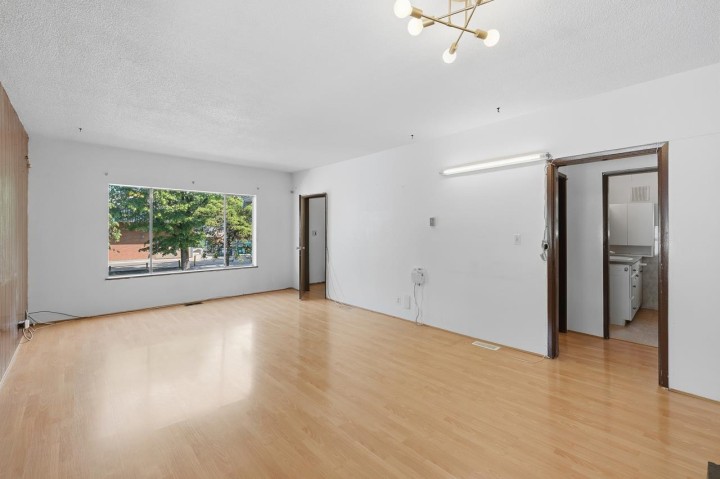 Photo 3 at 1016 E 18th Avenue, Fraser VE, Vancouver East