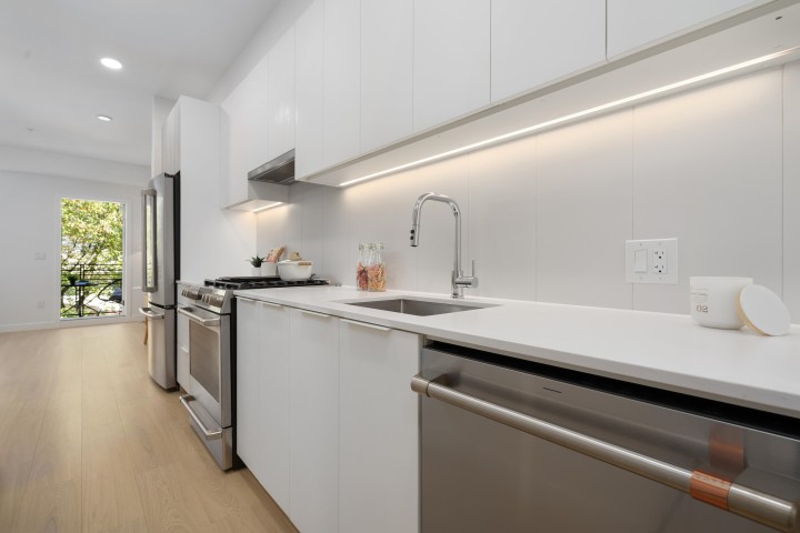 Photo 12 at 306 - 2450 Garden Drive, Grandview Woodland, Vancouver East