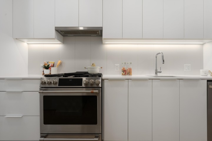 Photo 11 at 306 - 2450 Garden Drive, Grandview Woodland, Vancouver East