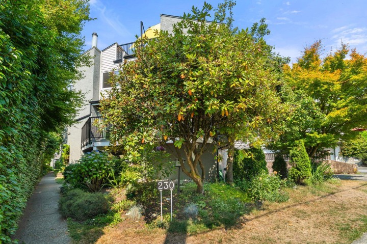 Photo 4 at 4 - 230 W 16th Street, Central Lonsdale, North Vancouver