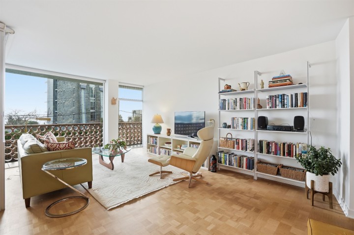 Photo 3 at 102 - 2135 Argyle Avenue, Dundarave, West Vancouver