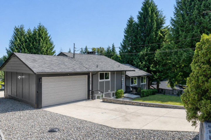 Photo 2 at 104 Bonnymuir Drive, Glenmore, West Vancouver