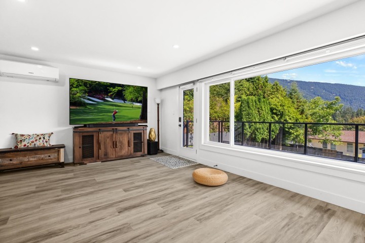 Photo 6 at 104 Bonnymuir Drive, Glenmore, West Vancouver