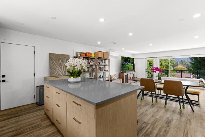 Photo 13 at 104 Bonnymuir Drive, Glenmore, West Vancouver