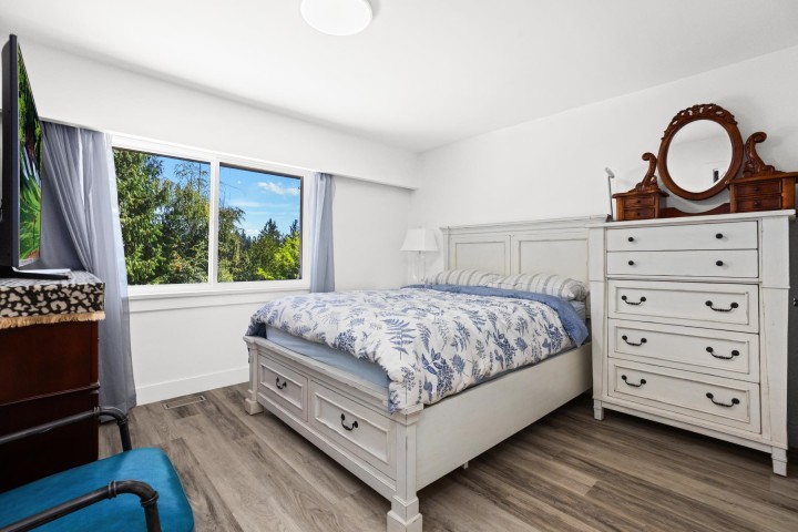 Photo 16 at 104 Bonnymuir Drive, Glenmore, West Vancouver