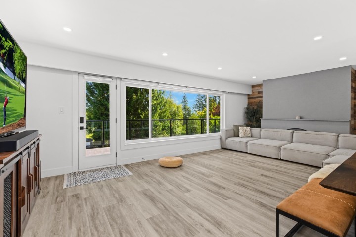 Photo 5 at 104 Bonnymuir Drive, Glenmore, West Vancouver