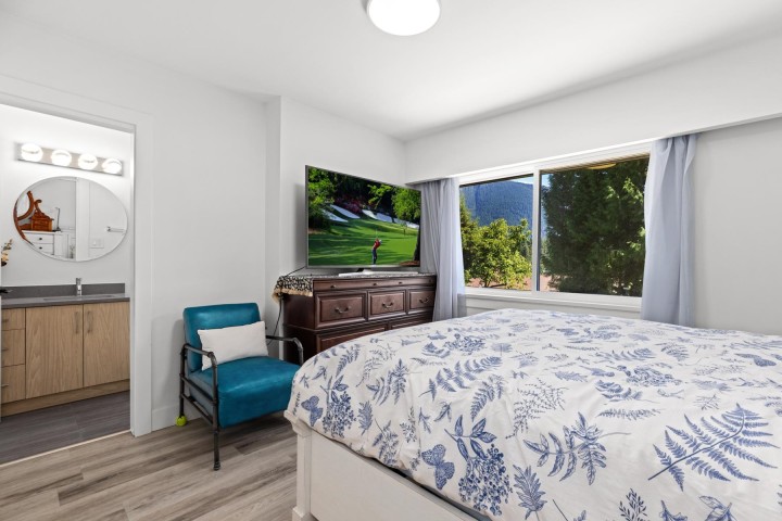 Photo 18 at 104 Bonnymuir Drive, Glenmore, West Vancouver