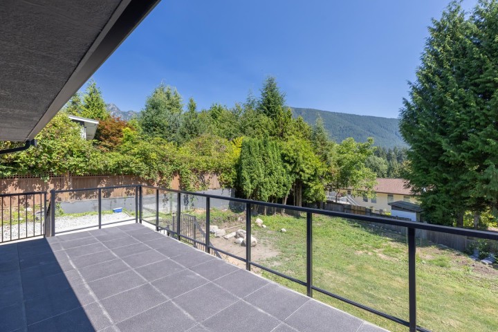 Photo 15 at 104 Bonnymuir Drive, Glenmore, West Vancouver