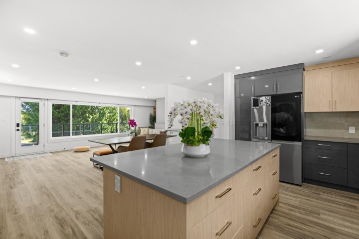 Photo 11 at 104 Bonnymuir Drive, Glenmore, West Vancouver