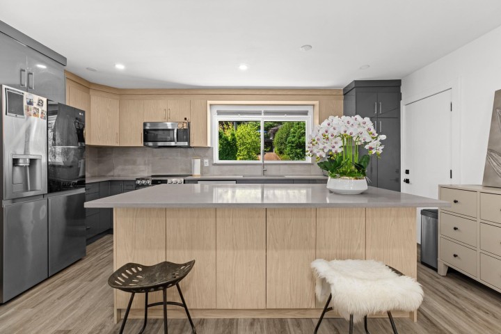 Photo 8 at 104 Bonnymuir Drive, Glenmore, West Vancouver