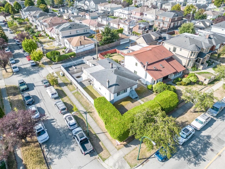 Photo 3 at 2840 E 49th Avenue, Killarney VE, Vancouver East