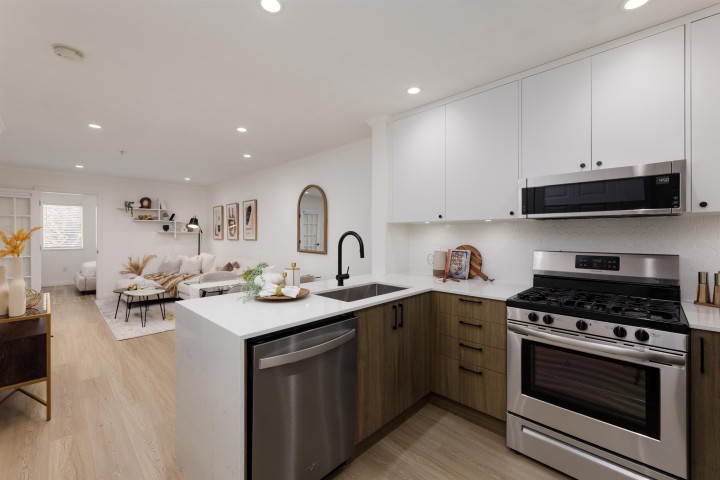 Photo 6 at 305 - 688 E 16th Avenue, Fraser VE, Vancouver East