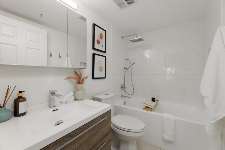 Photo 10 at 305 - 688 E 16th Avenue, Fraser VE, Vancouver East