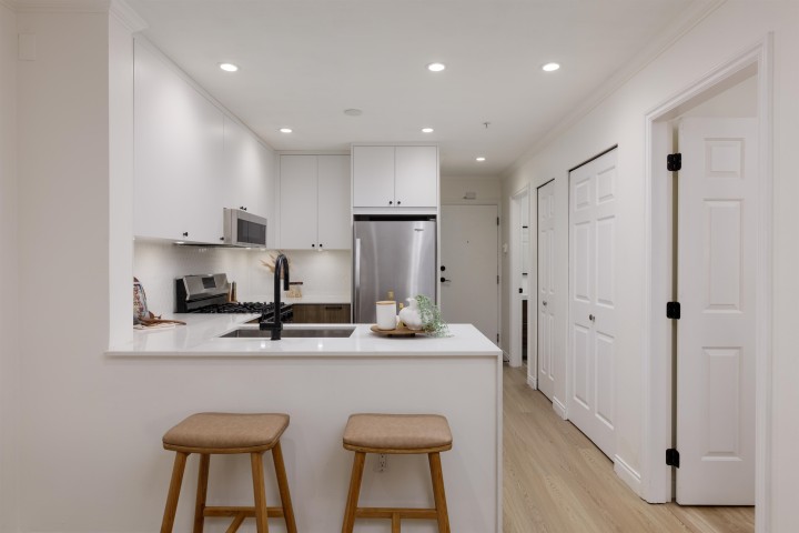 Photo 4 at 305 - 688 E 16th Avenue, Fraser VE, Vancouver East
