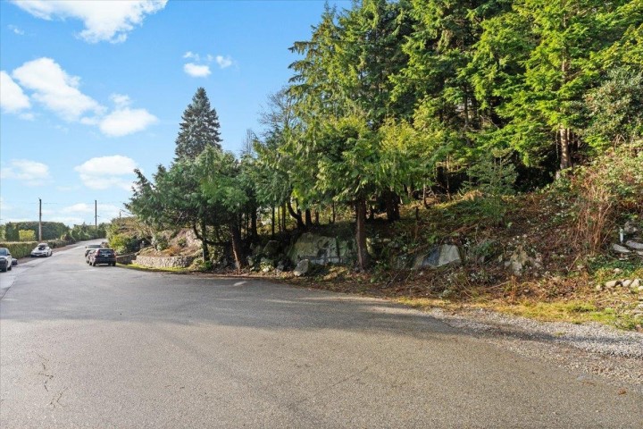 Photo 7 at 478 Craigmohr Drive, Glenmore, West Vancouver