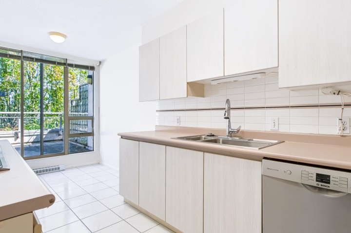 Photo 9 at PH1 - 2438 Heather Street, Fairview VW, Vancouver West
