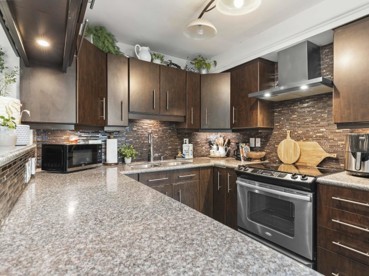 Photo 12 at 102 - 2528 E Broadway, Renfrew Heights, Vancouver East