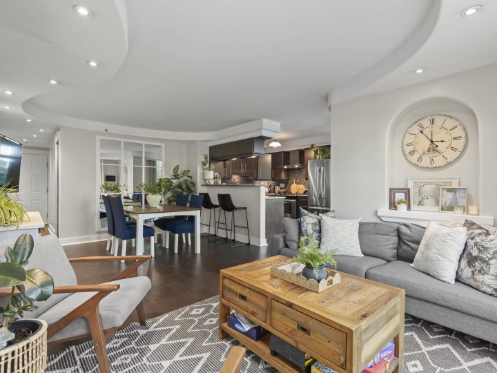 Photo 10 at 102 - 2528 E Broadway, Renfrew Heights, Vancouver East