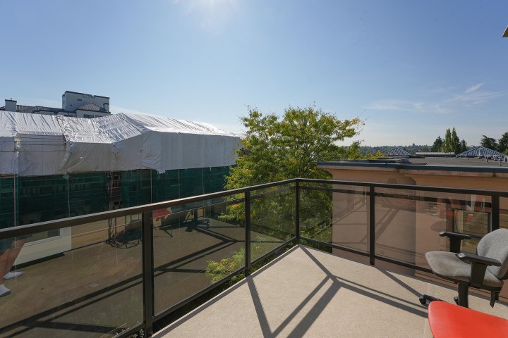 Photo 12 at 403 - 2408 E Broadway, Renfrew Heights, Vancouver East