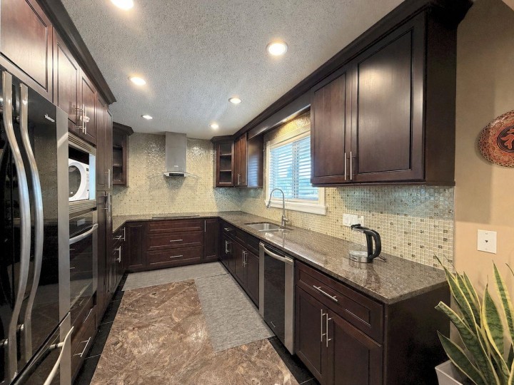 Photo 6 at 5885 Lincoln Street, Killarney VE, Vancouver East