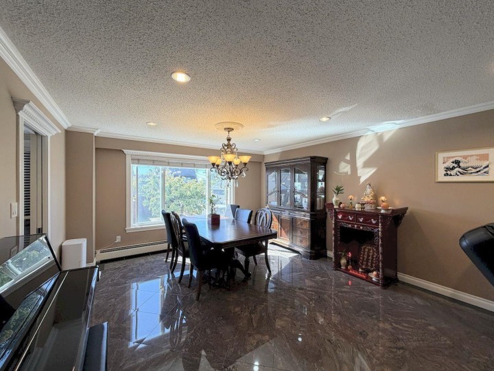Photo 3 at 5885 Lincoln Street, Killarney VE, Vancouver East