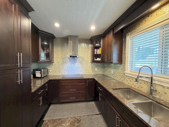 Photo 9 at 5885 Lincoln Street, Killarney VE, Vancouver East