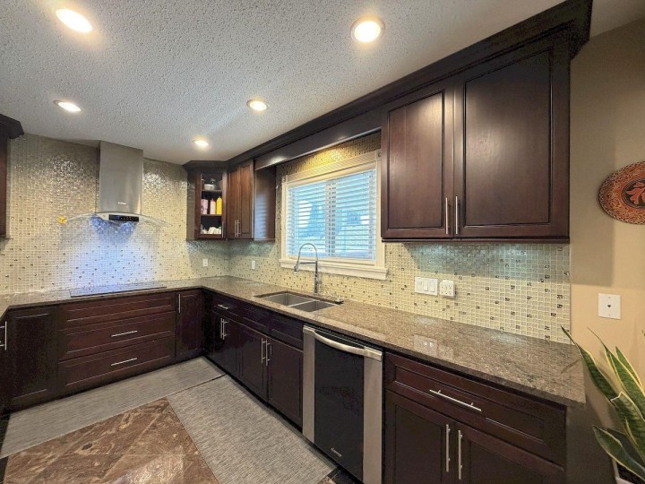 Photo 8 at 5885 Lincoln Street, Killarney VE, Vancouver East
