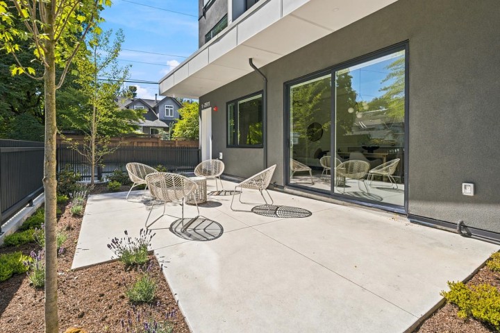 Photo 2 at 1 - 2511 Kitchener Street, Renfrew VE, Vancouver East