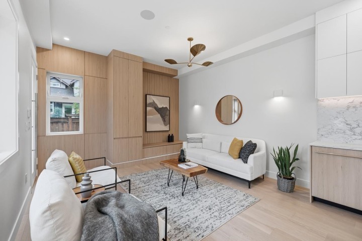 Photo 6 at 1 - 2511 Kitchener Street, Renfrew VE, Vancouver East