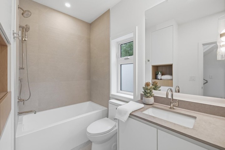 Photo 20 at 1 - 2511 Kitchener Street, Renfrew VE, Vancouver East