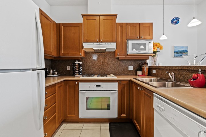 Photo 7 at 330 - 5790 East Boulevard, Kerrisdale, Vancouver West