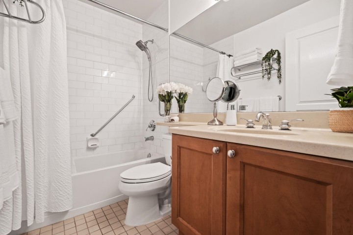Photo 10 at 330 - 5790 East Boulevard, Kerrisdale, Vancouver West