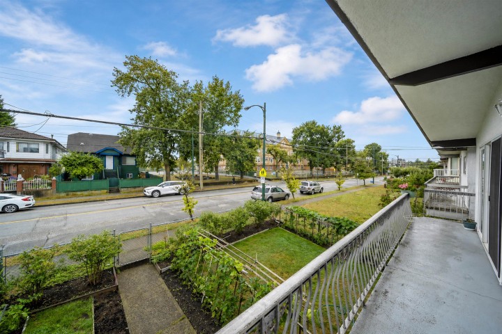 Photo 6 at 4657 Slocan Street, Collingwood VE, Vancouver East