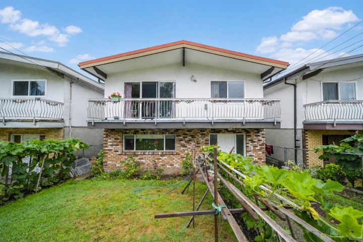 Photo 1 at 4657 Slocan Street, Collingwood VE, Vancouver East