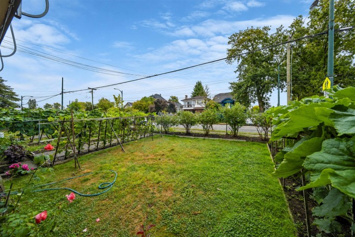 Photo 4 at 4657 Slocan Street, Collingwood VE, Vancouver East