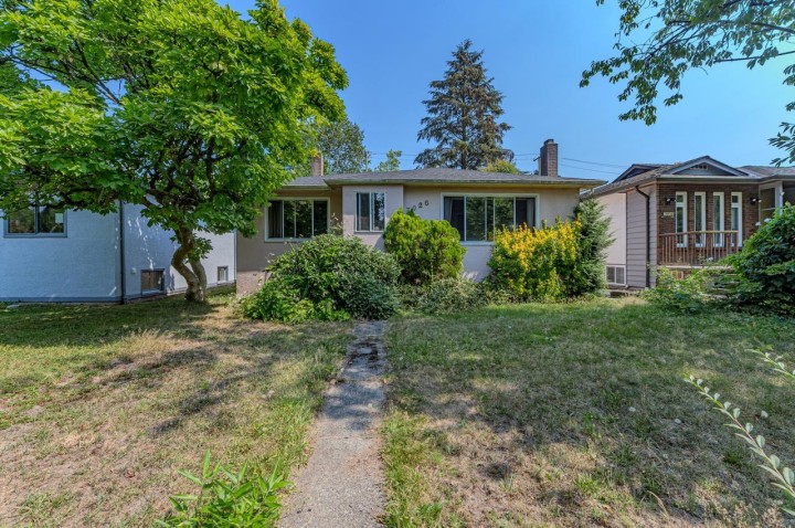 Photo 1 at 3026 Garden Drive, Grandview Woodland, Vancouver East