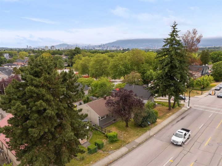 Photo 16 at 4561 Nanaimo Street, Victoria VE, Vancouver East