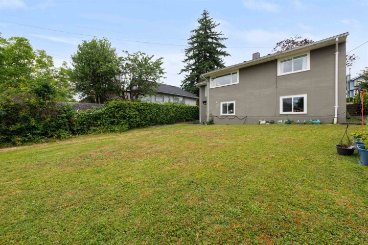 Photo 14 at 4561 Nanaimo Street, Victoria VE, Vancouver East