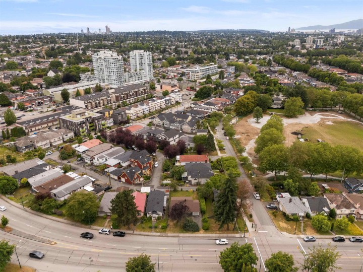 Photo 18 at 4561 Nanaimo Street, Victoria VE, Vancouver East