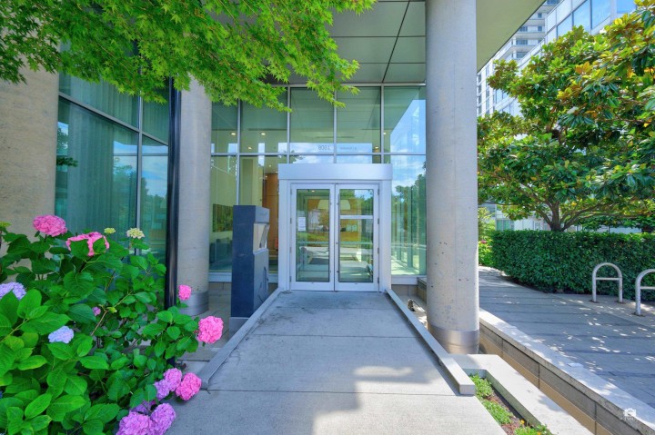 Photo 4 at 1706 - 8031 Nunavut Lane, Marpole, Vancouver West