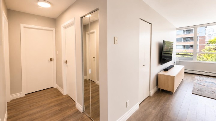 Photo 7 at 608 - 1228 Marinaside Crescent Street, Yaletown, Vancouver West