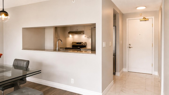 Photo 15 at 608 - 1228 Marinaside Crescent Street, Yaletown, Vancouver West