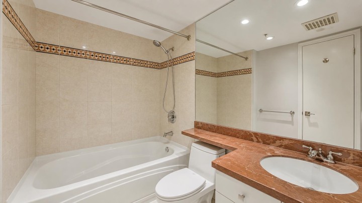 Photo 11 at 608 - 1228 Marinaside Crescent Street, Yaletown, Vancouver West