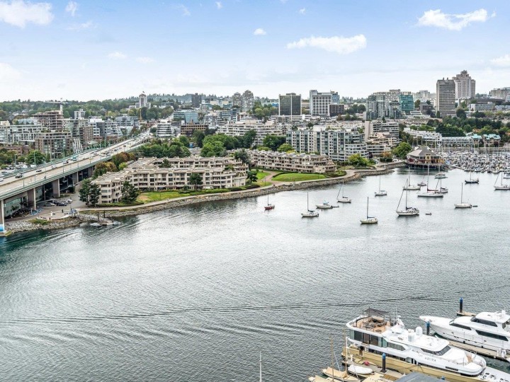 Photo 14 at 2105 - 1033 Marinaside Crescent, Yaletown, Vancouver West